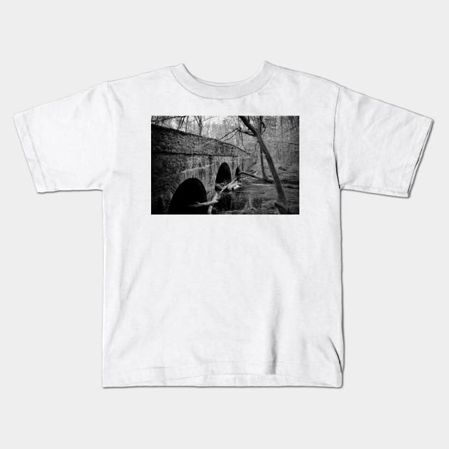 Stone Arch Bridge - Bowman's Hill Kids T-Shirt by JimDeFazioPhotography